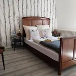 Rest Hotel *